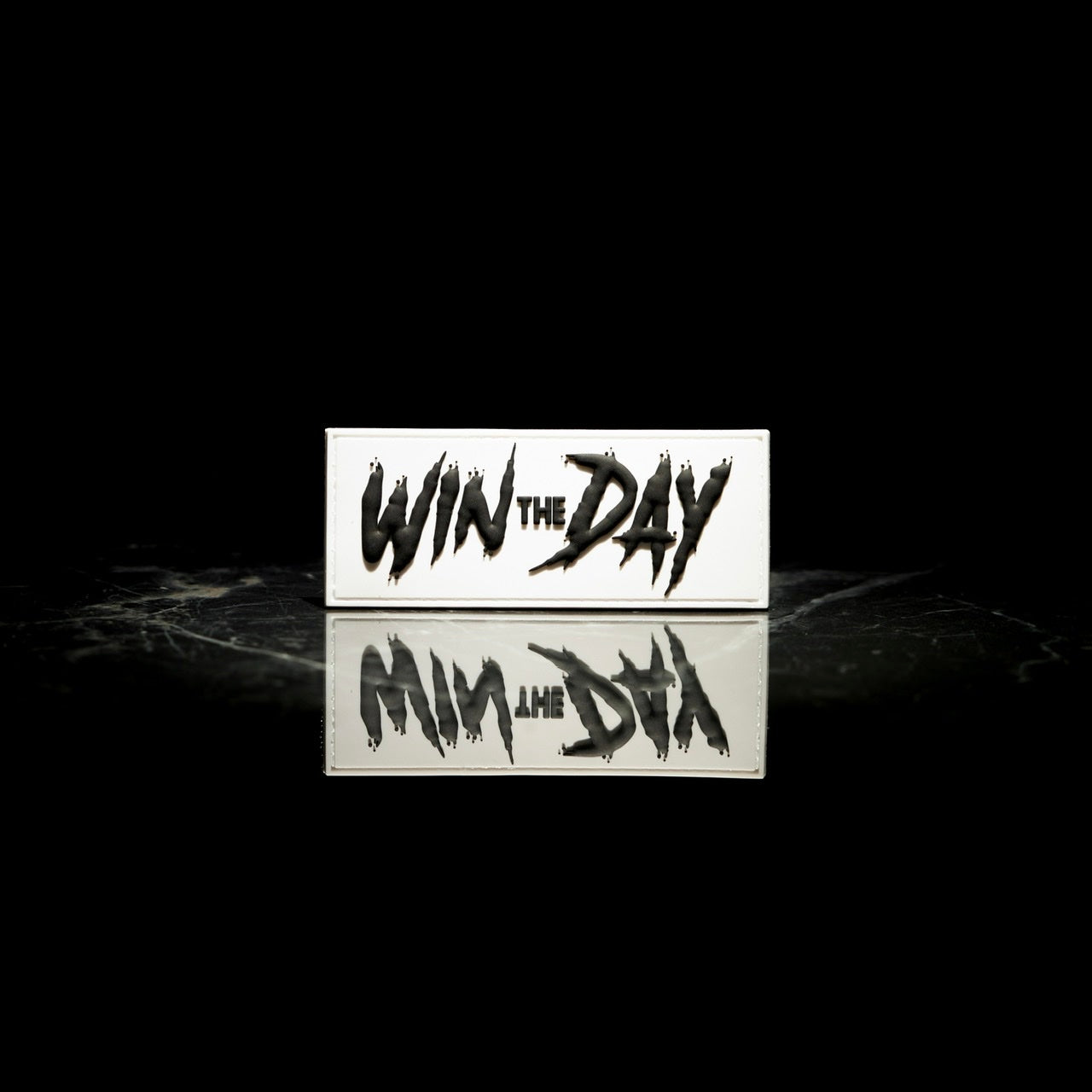 WIN THE DAY Strip Arctic White W/Black