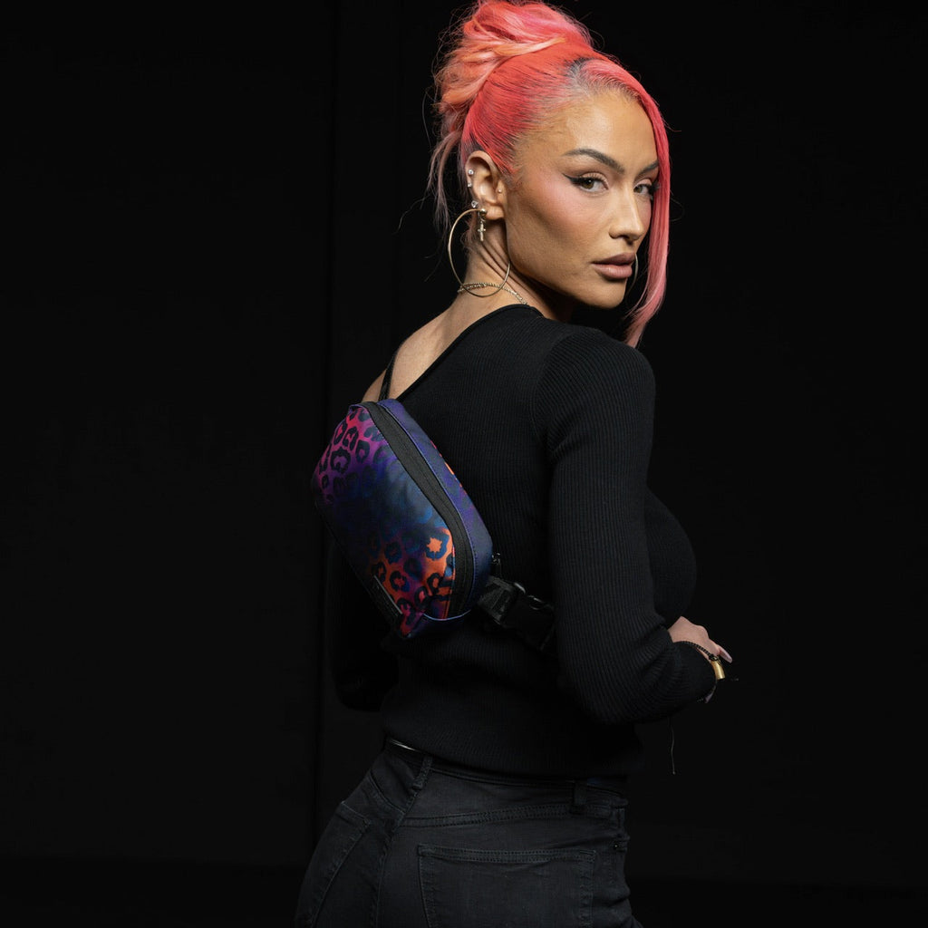 1.5L Crossbody Pack Neon Leopard