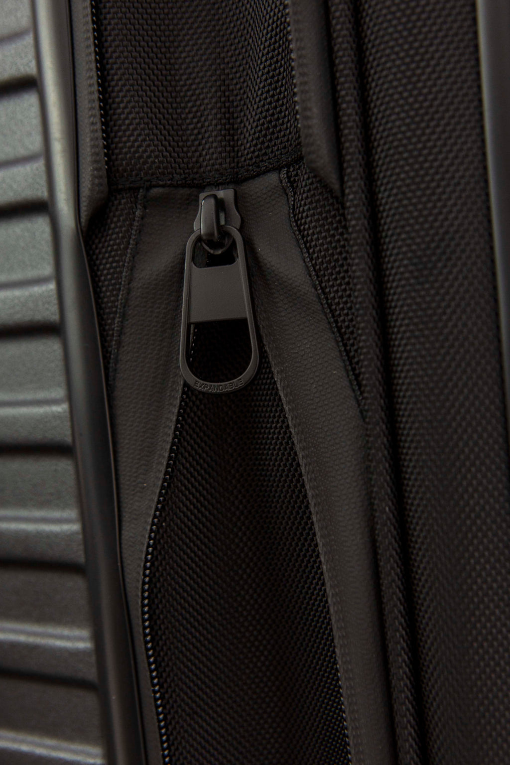 Resale The Carry-On Roller in Black