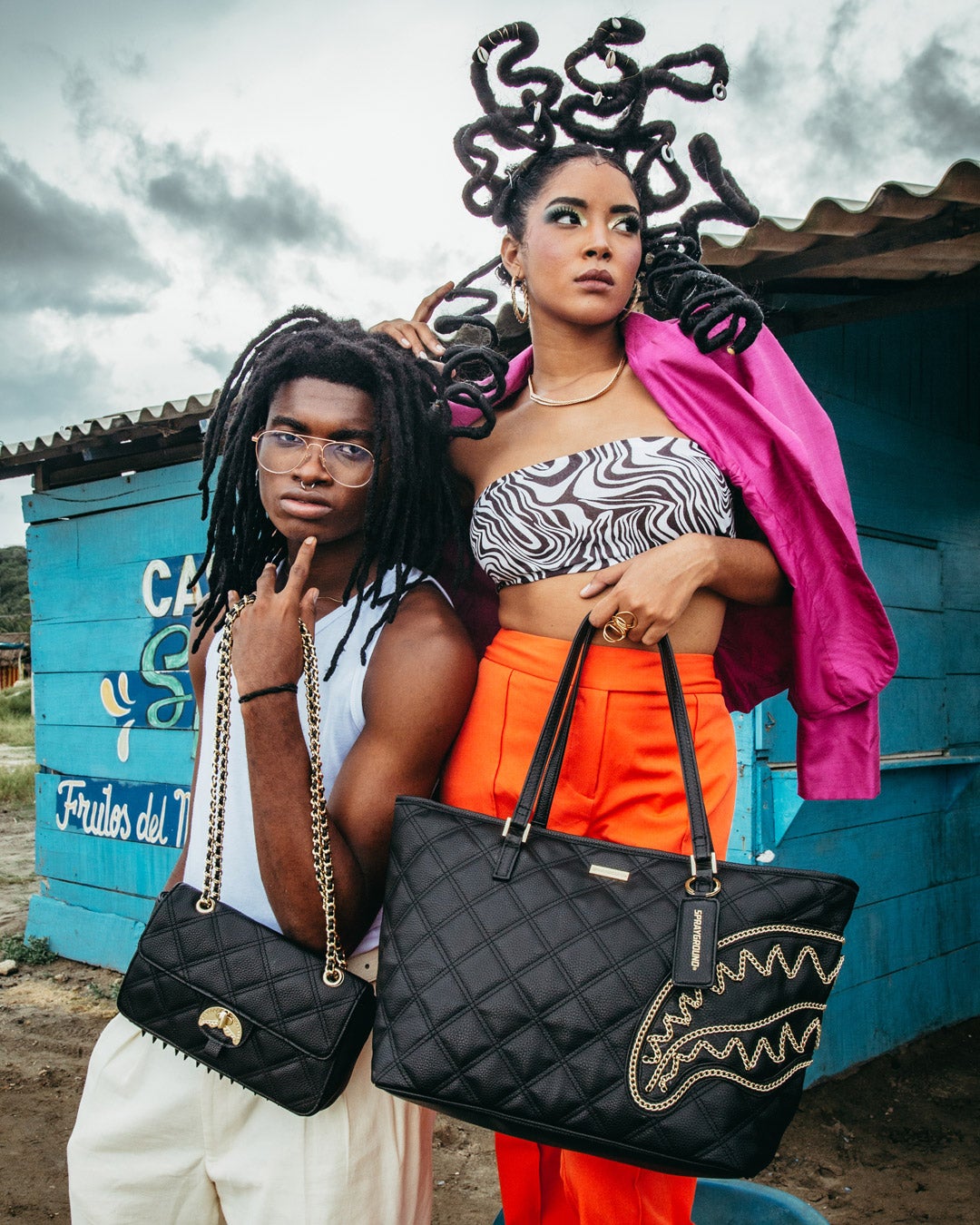 NOIR QUILT GOLD CHAIN SHARK HANDBAG