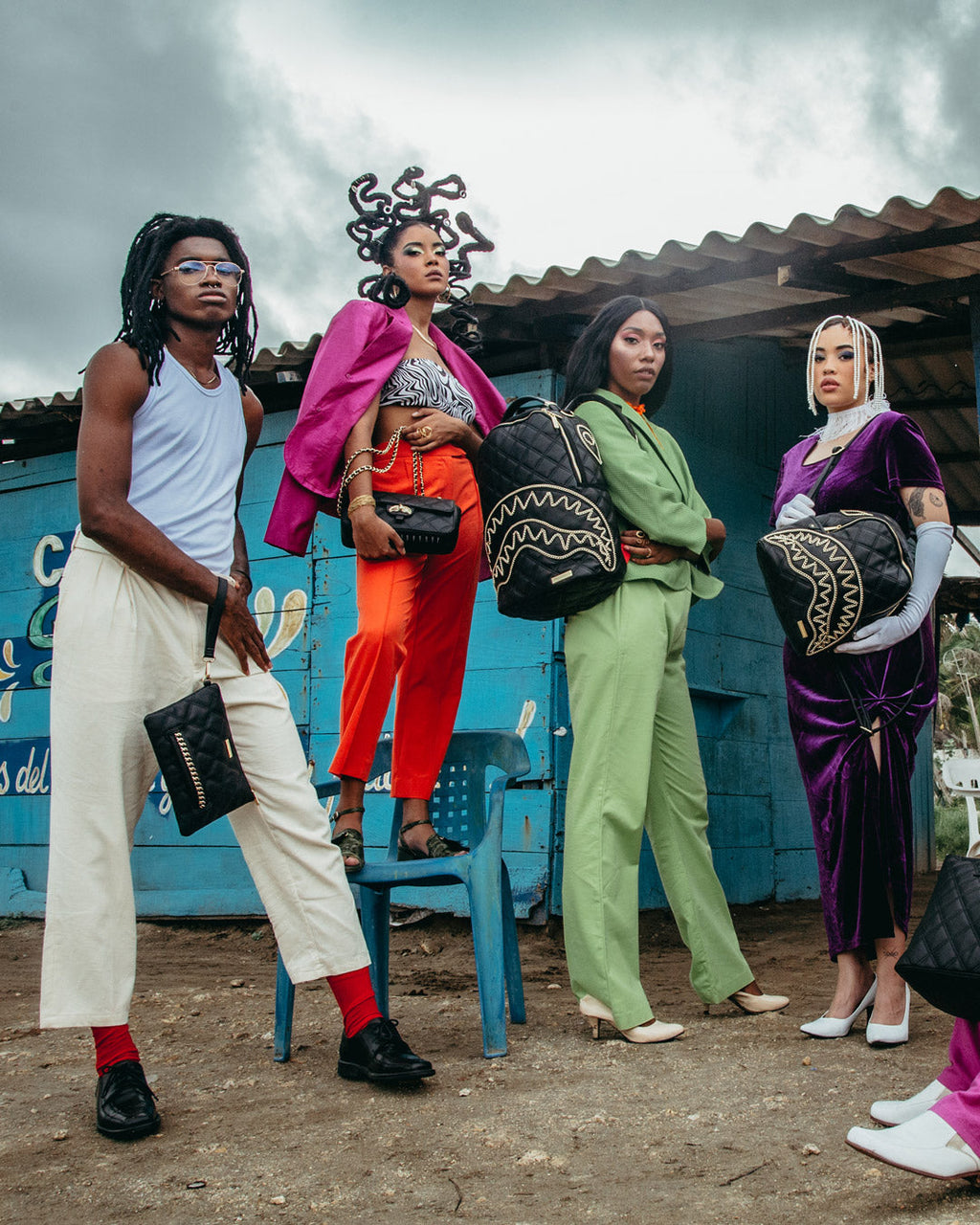 NOIR QUILT GOLD CHAIN SHARK HANDBAG