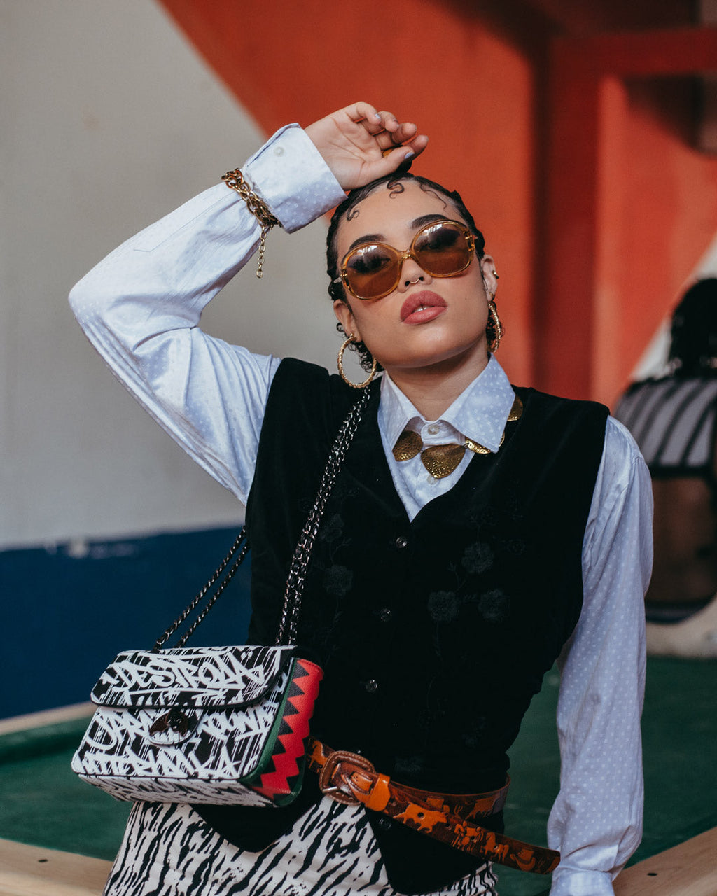 NIGHT NIGHT SHARKCHAIN HANDBAG