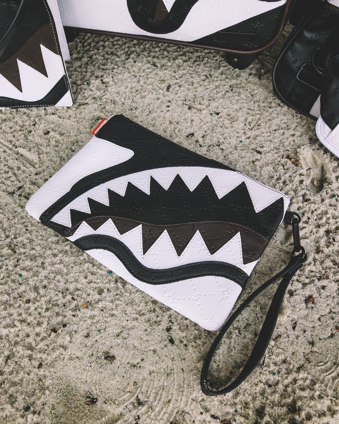 V.V.I.P. CROSSOVER CLUTCH