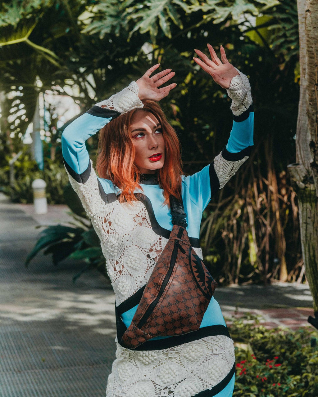 SHARKS AND SKULLS SAVVY CROSSBODY