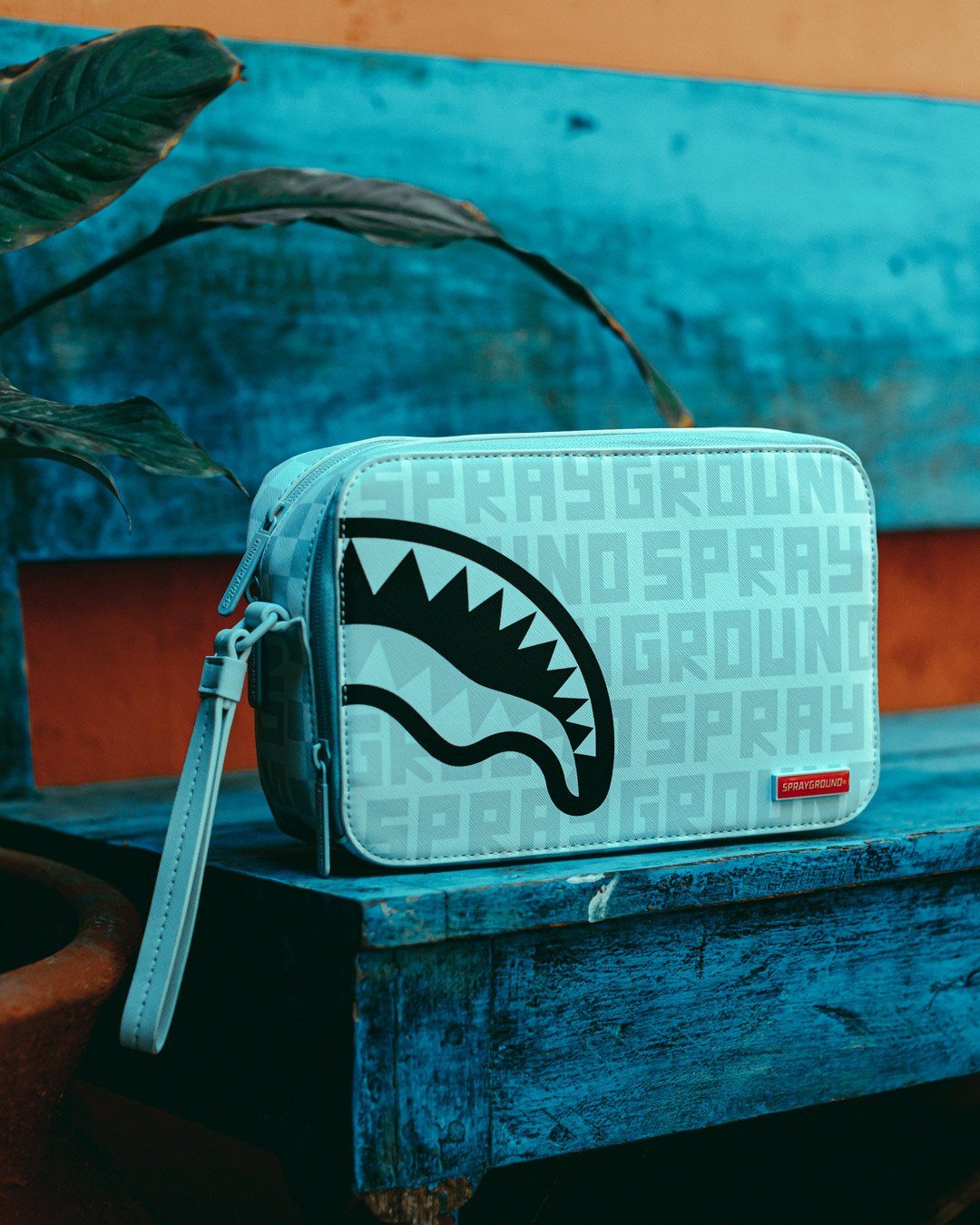 SPLIT THE CHECK (PEARL) TOILETRY BAG