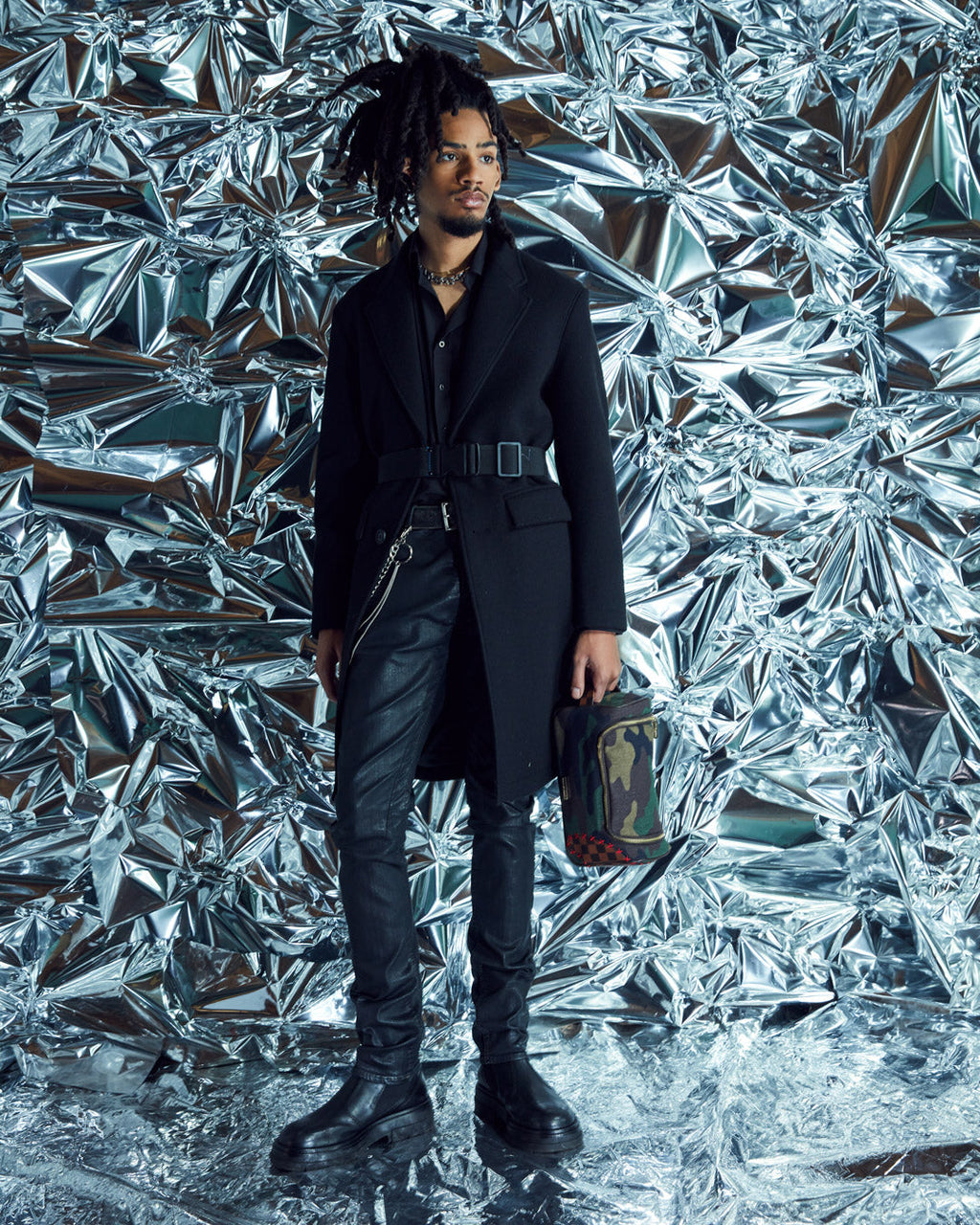 THE PARADOXX SHARK TOILETRY BAG