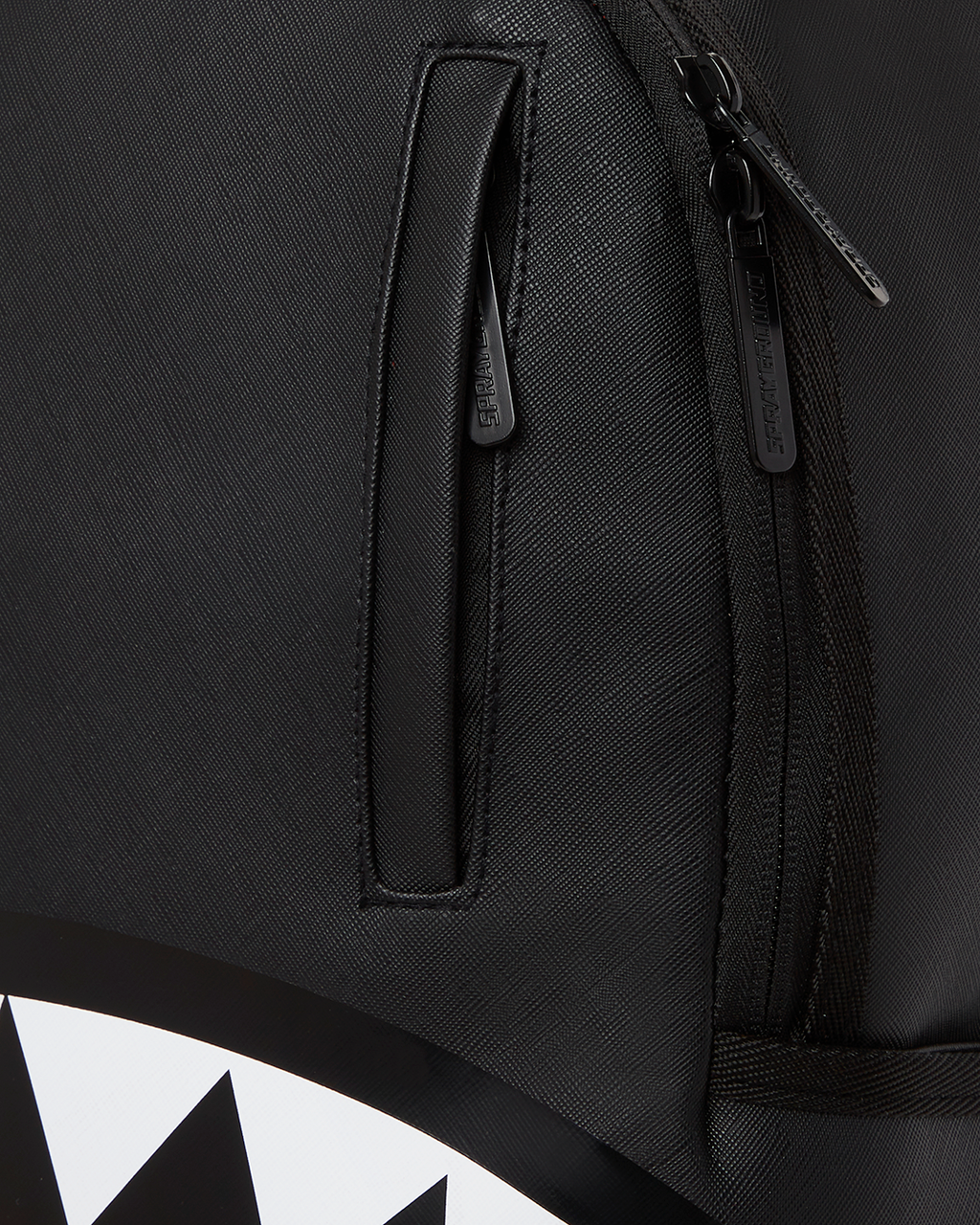 SHARK CENTRAL (BLACK) (DLXV)