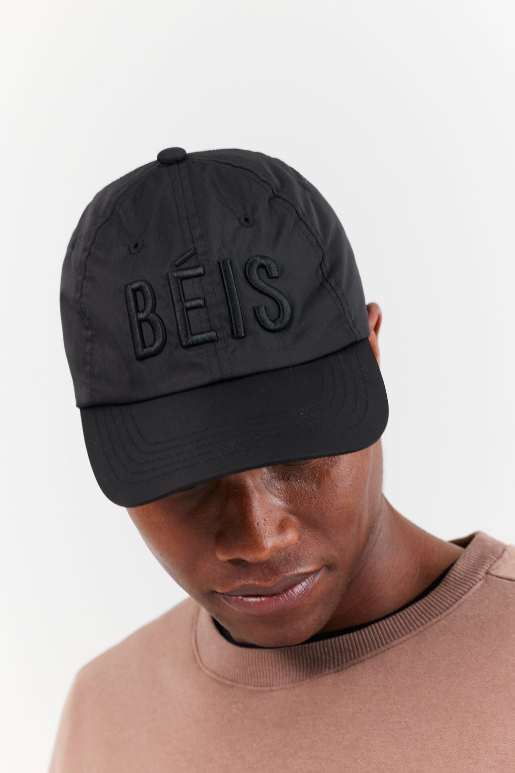 The BÉISball Cap in Black