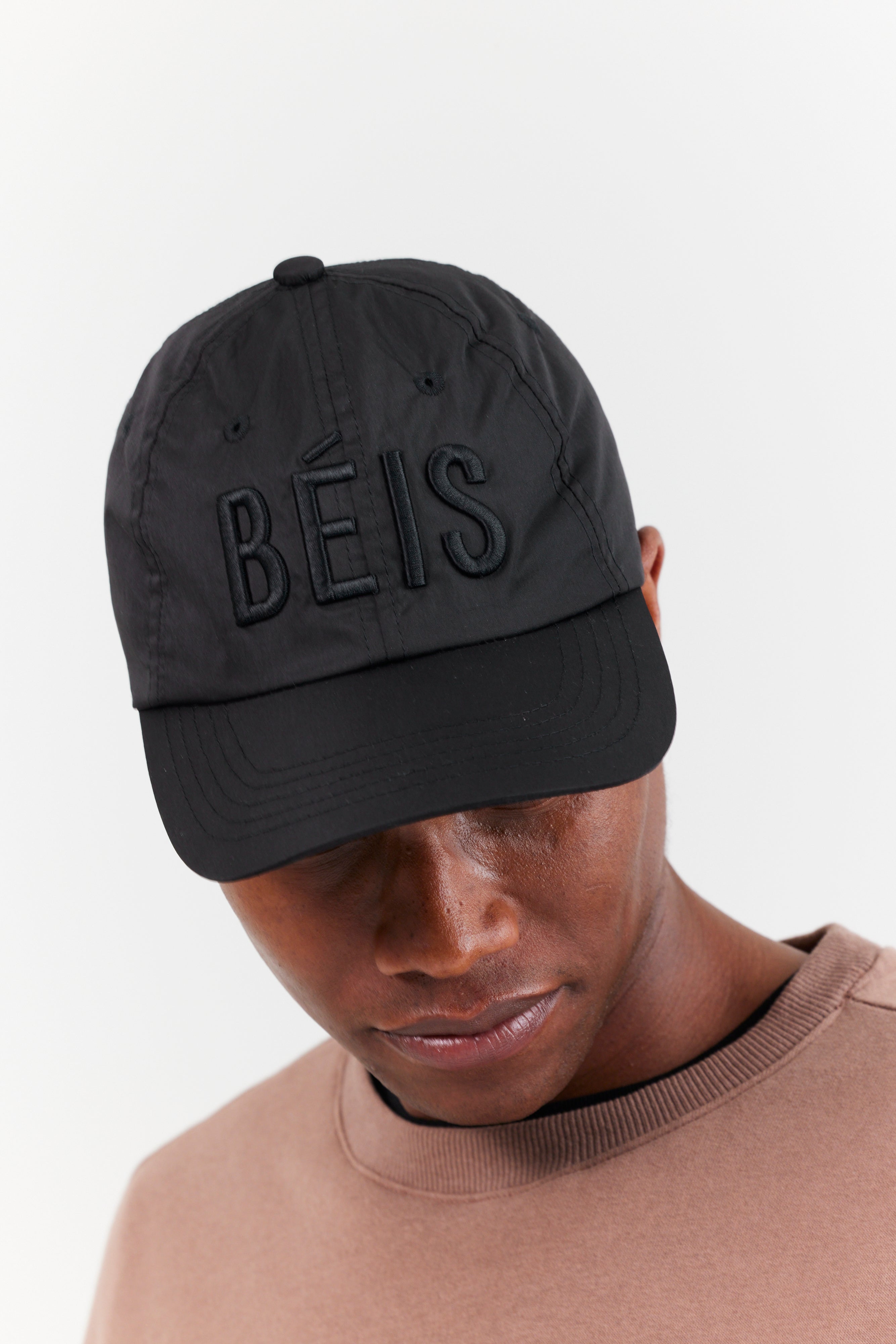 The BÉISball Cap in Black