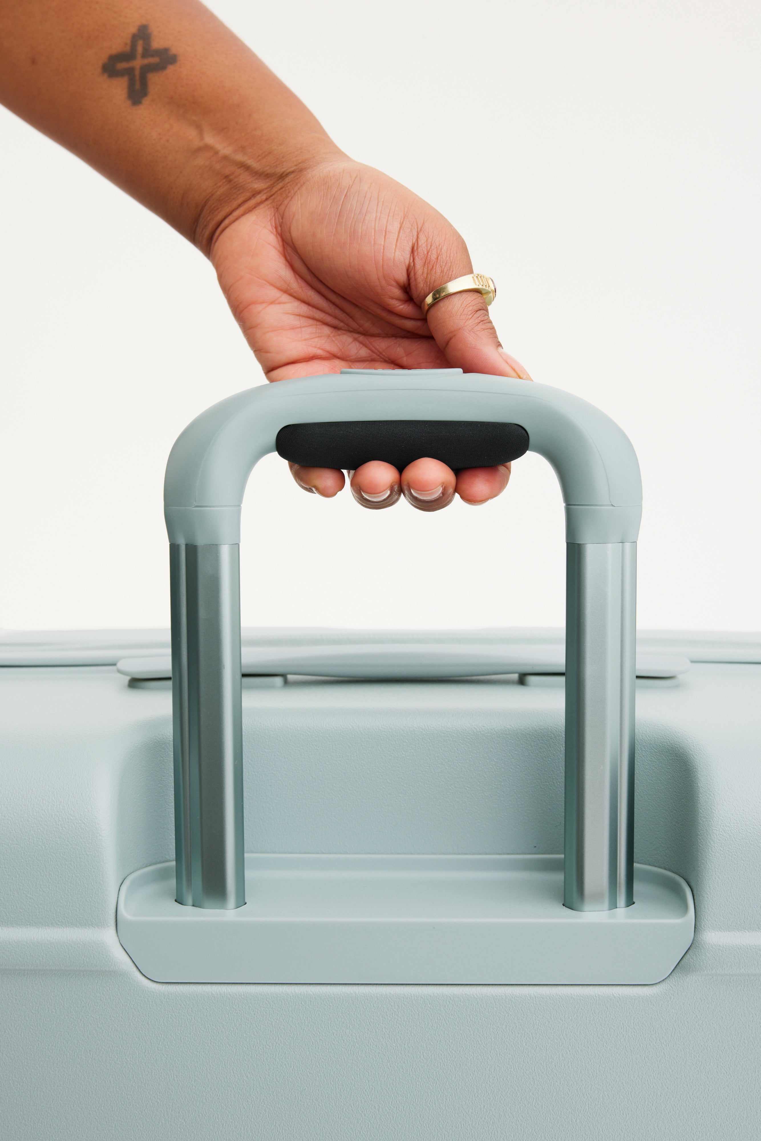 Resale The Medium Check-In Roller in Slate