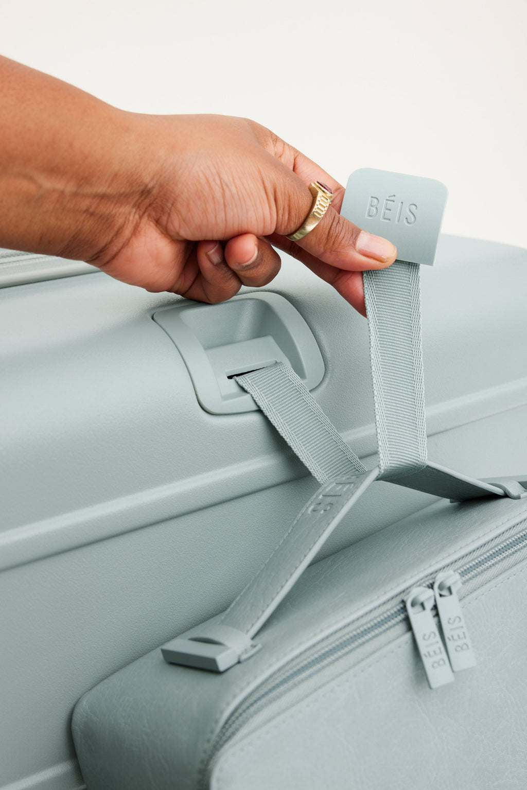 Resale The Medium Check-In Roller in Slate