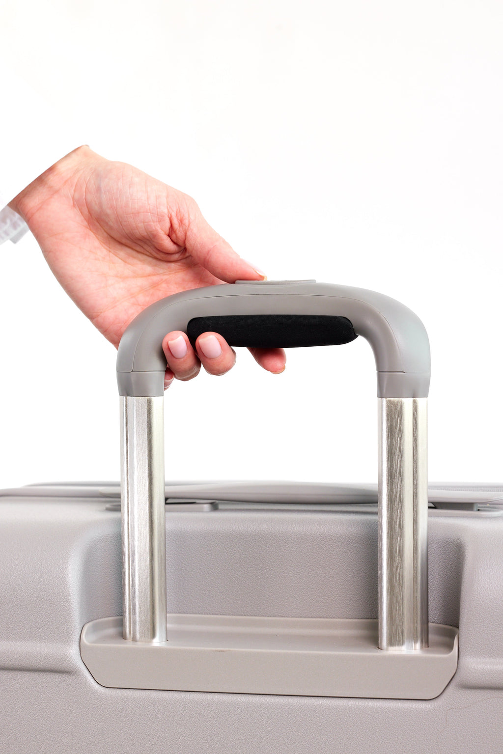 Resale The Medium Check-In Roller in Grey