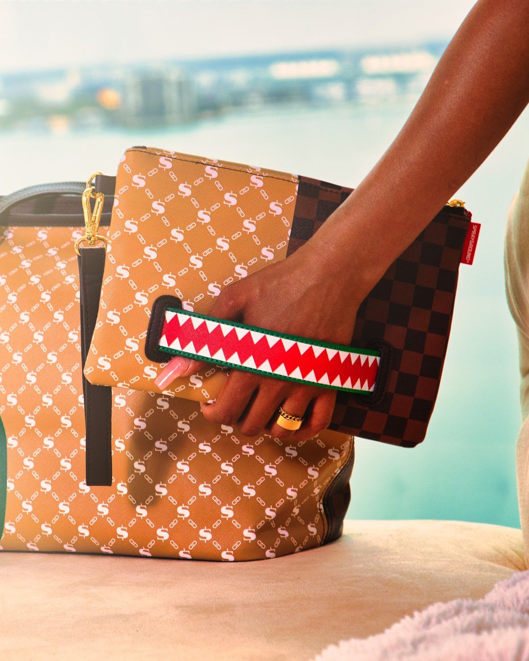 PARIS VS FLORENCE CROSSOVER CLUTCH