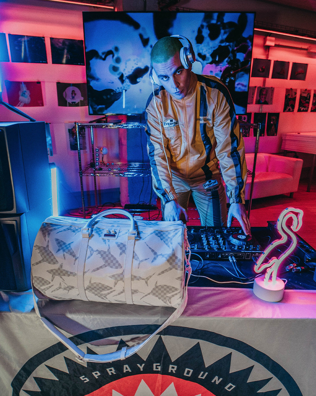 SHARK CHECK (WHITE) DUFFLE