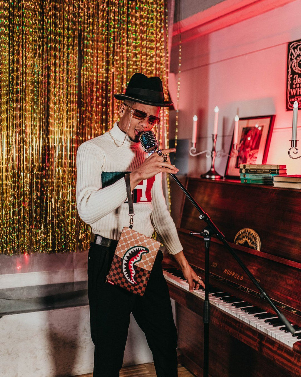 PARIS VS FLORENCE CROSSOVER CLUTCH