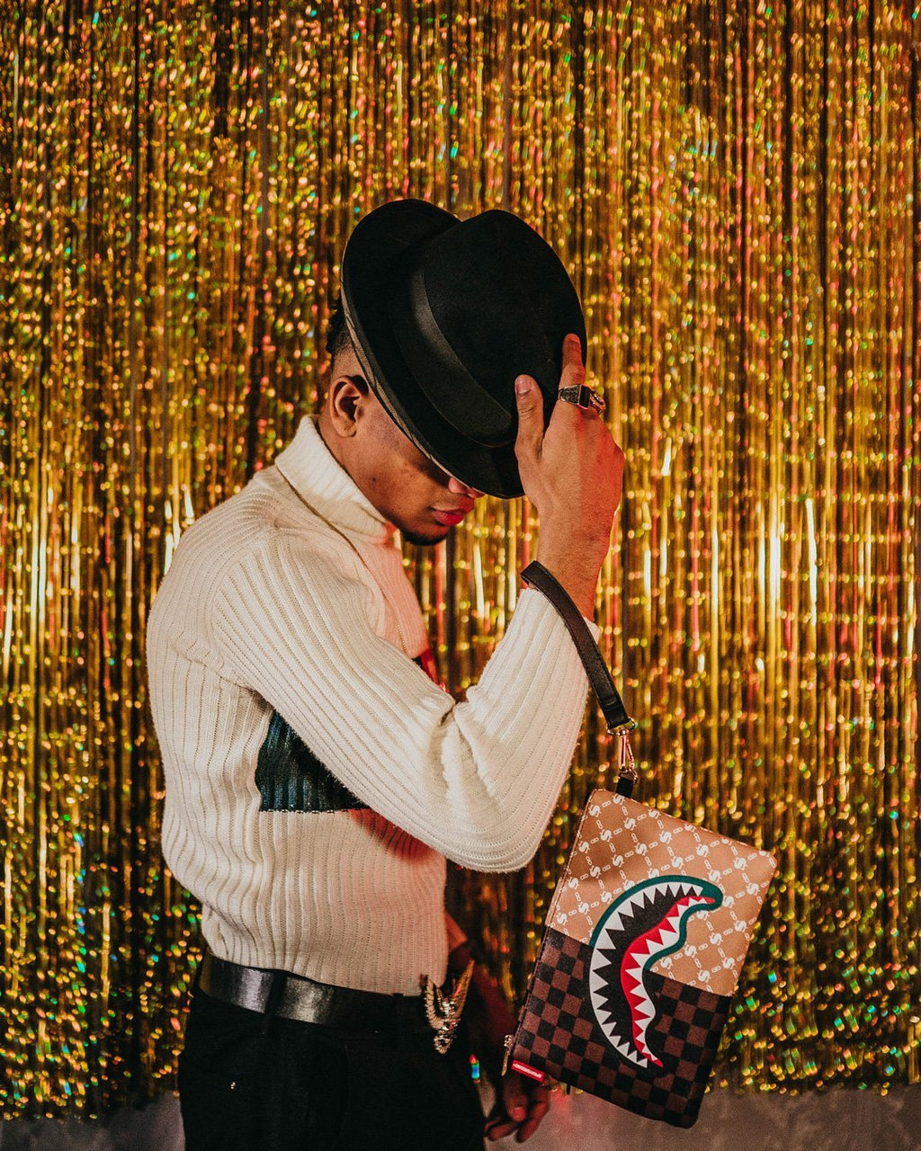 PARIS VS FLORENCE CROSSOVER CLUTCH