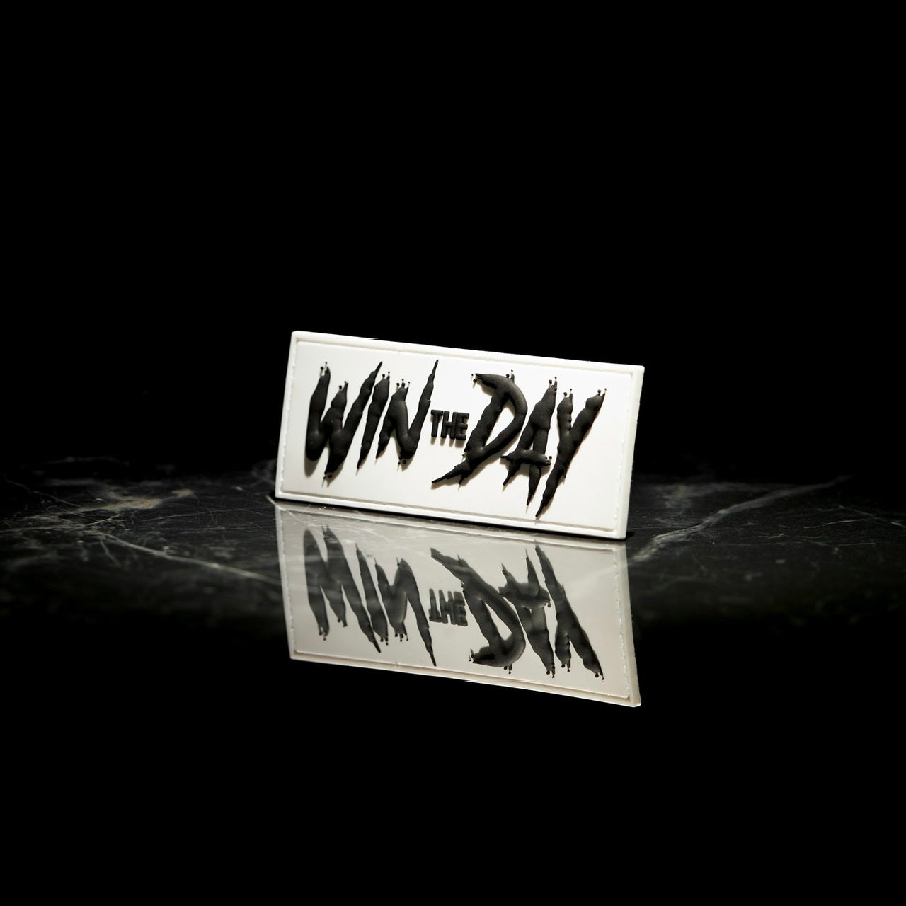 WIN THE DAY Strip Arctic White W/Black