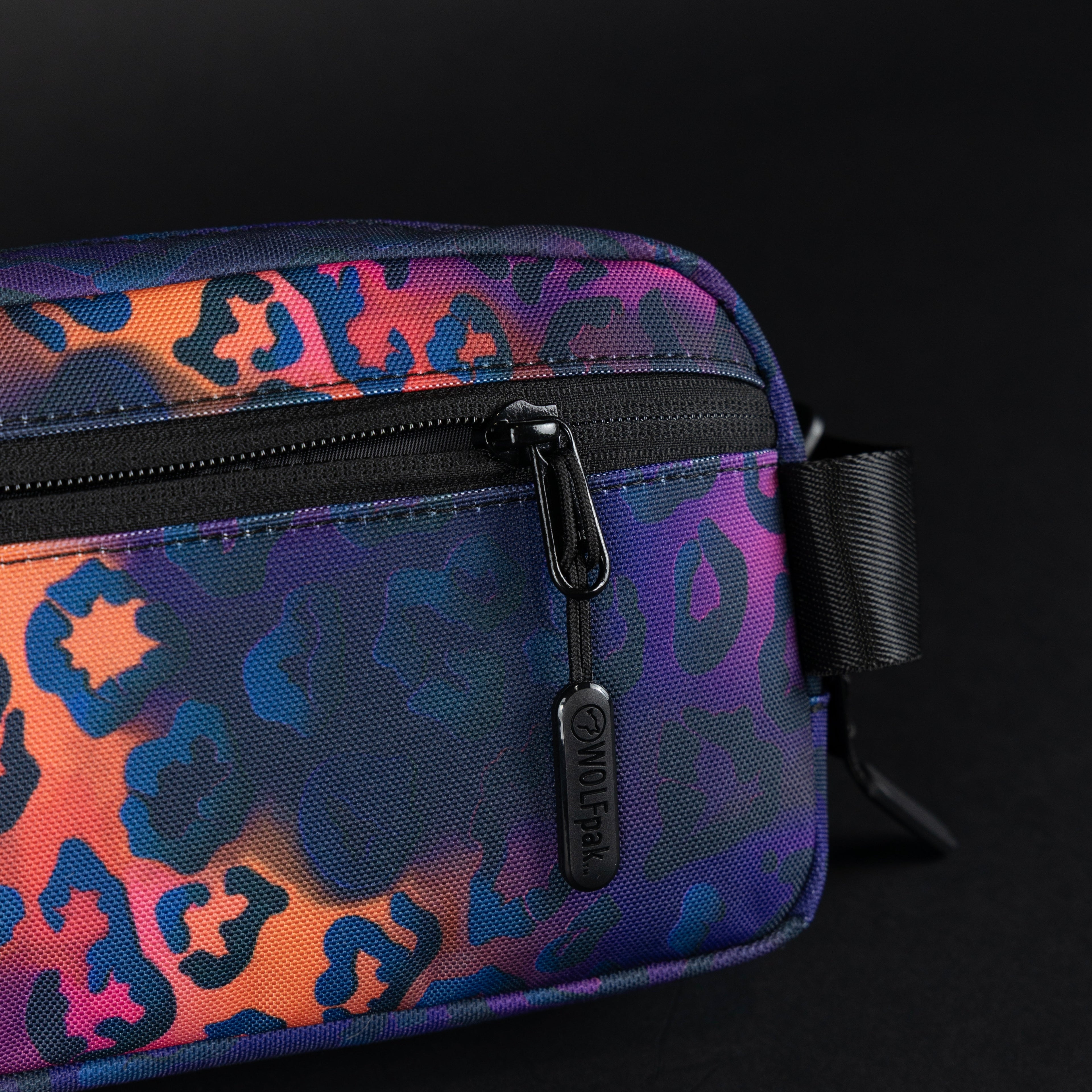 1.5L Crossbody Pack Neon Leopard