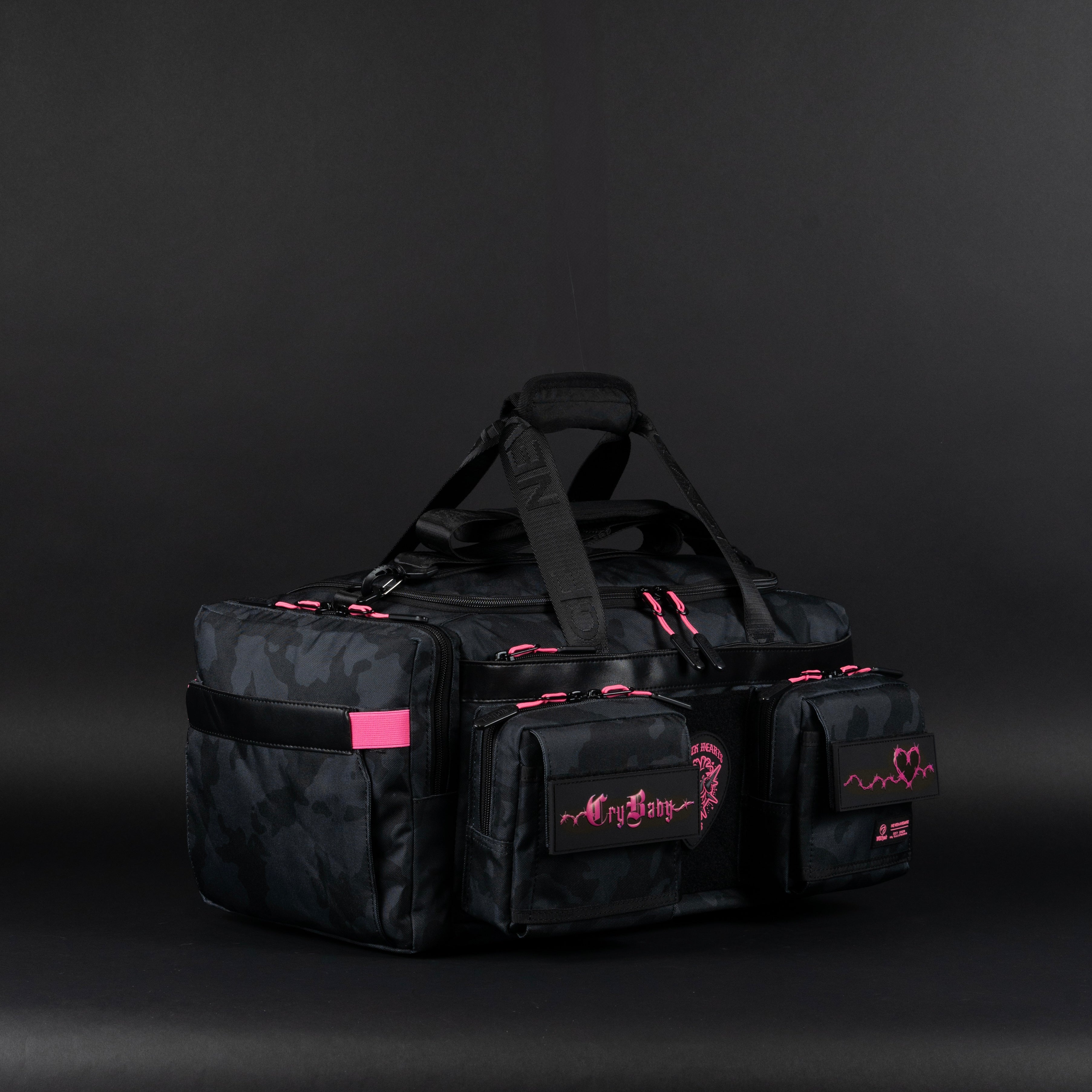 30L Perfect Duffle Bag Black Hearts