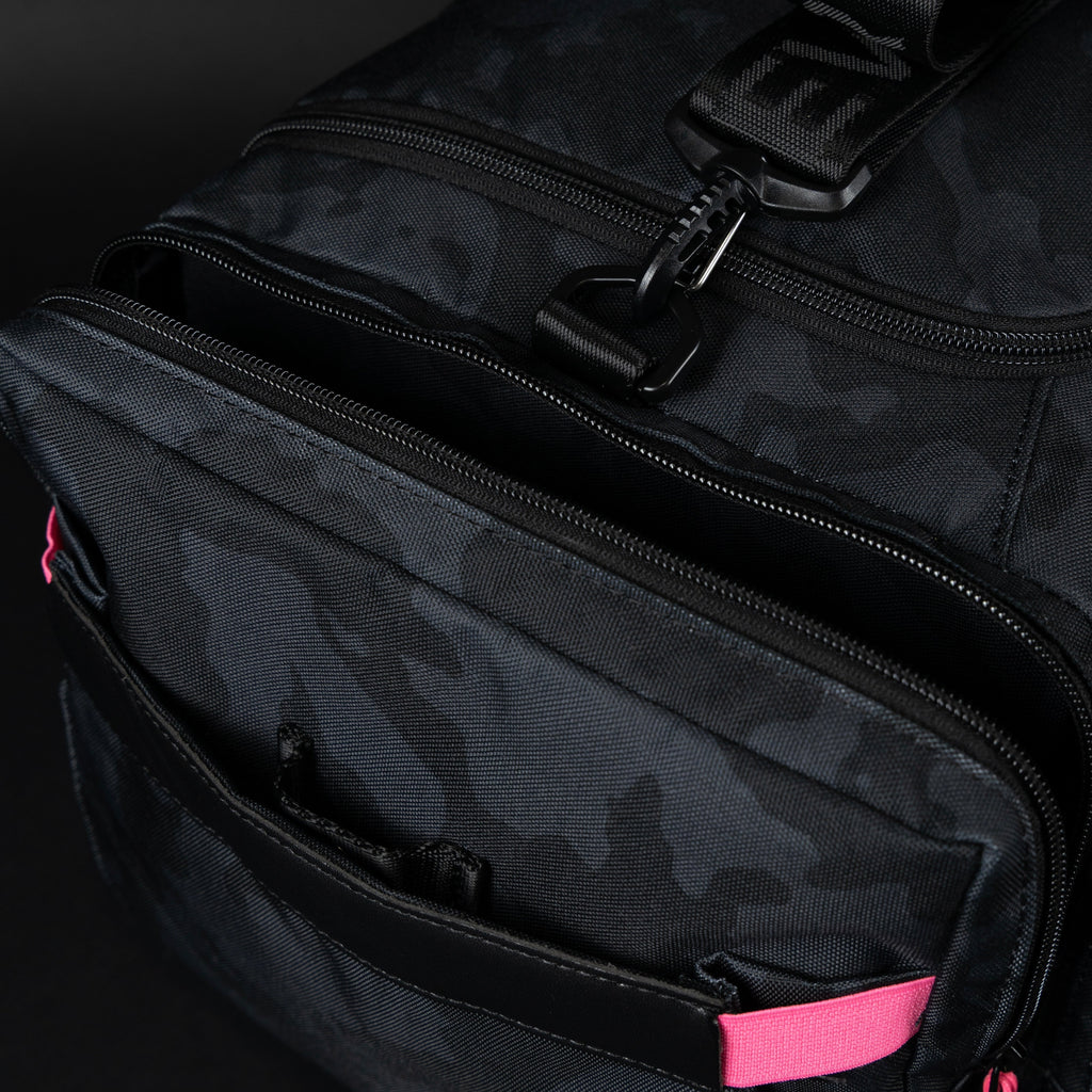30L Perfect Duffle Bag Black Hearts