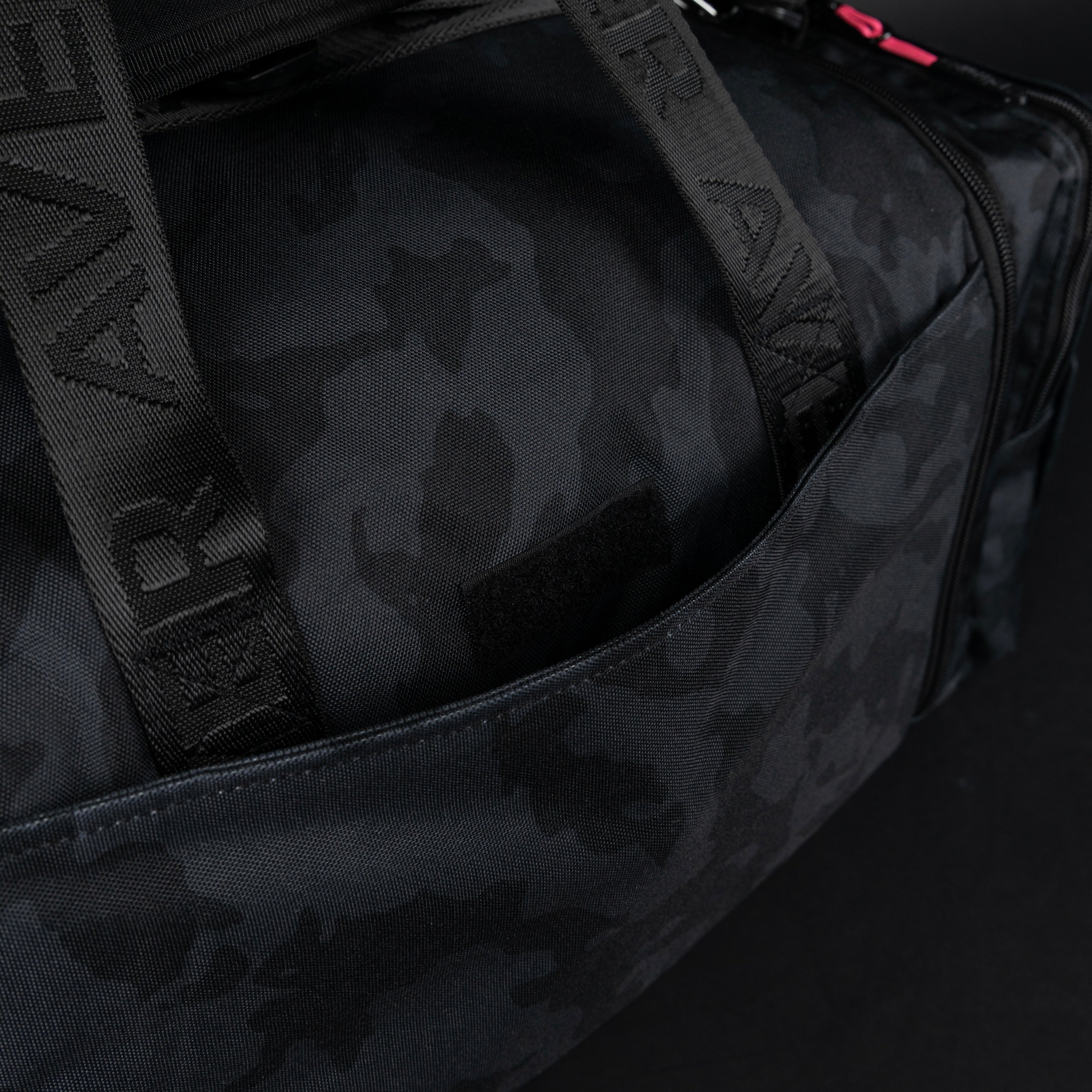 30L Perfect Duffle Bag Black Hearts