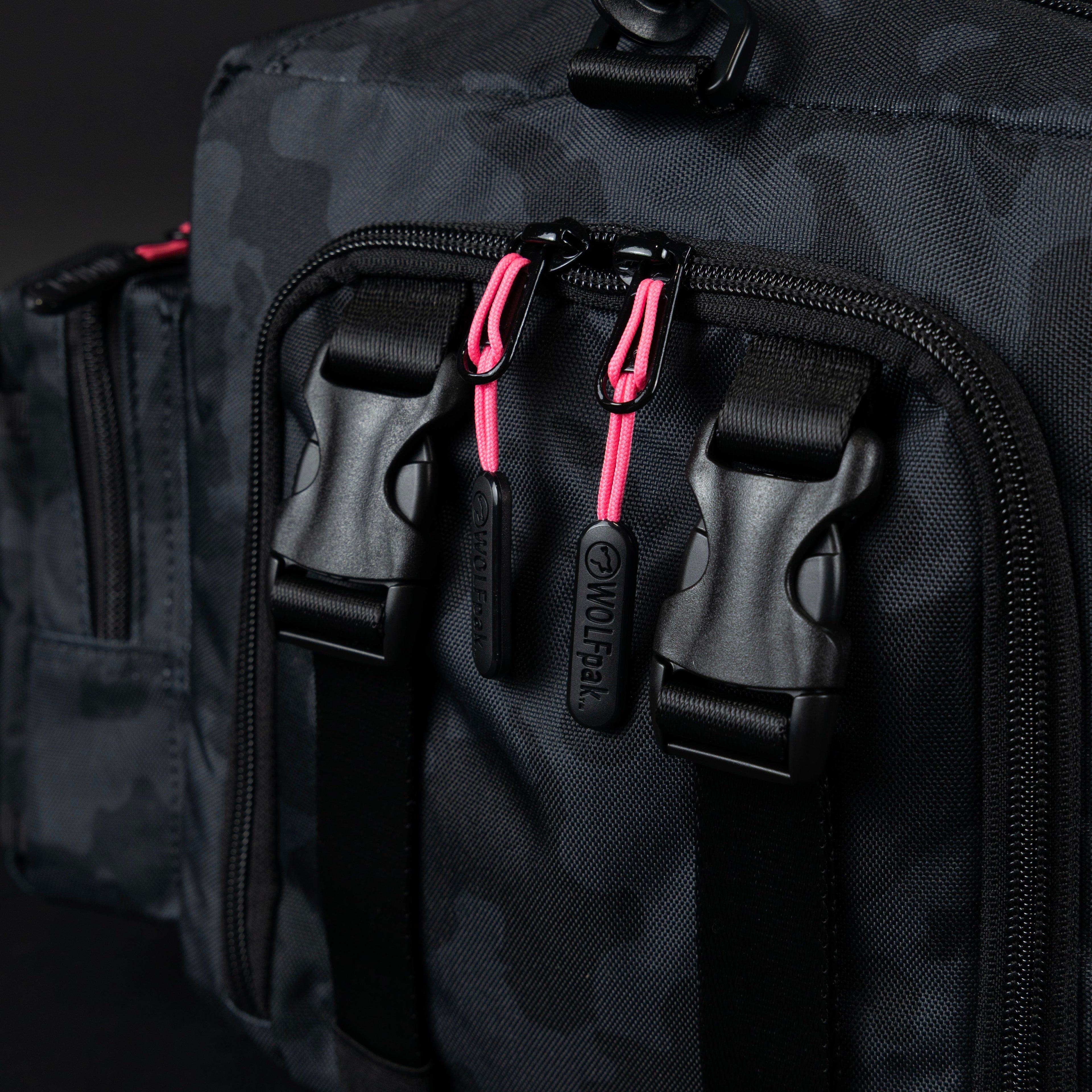 30L Perfect Duffle Bag Black Hearts