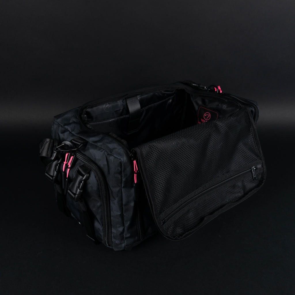 30L Perfect Duffle Bag Black Hearts