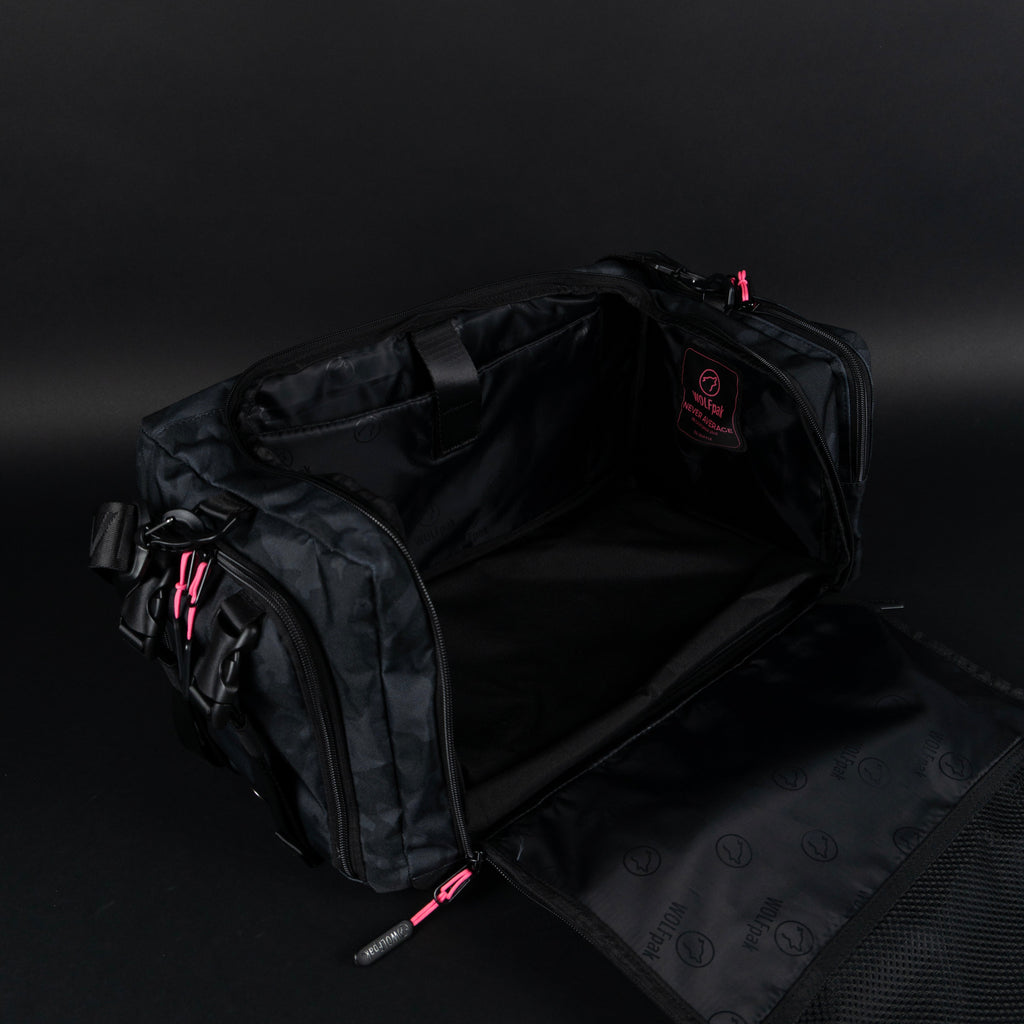 30L Perfect Duffle Bag Black Hearts