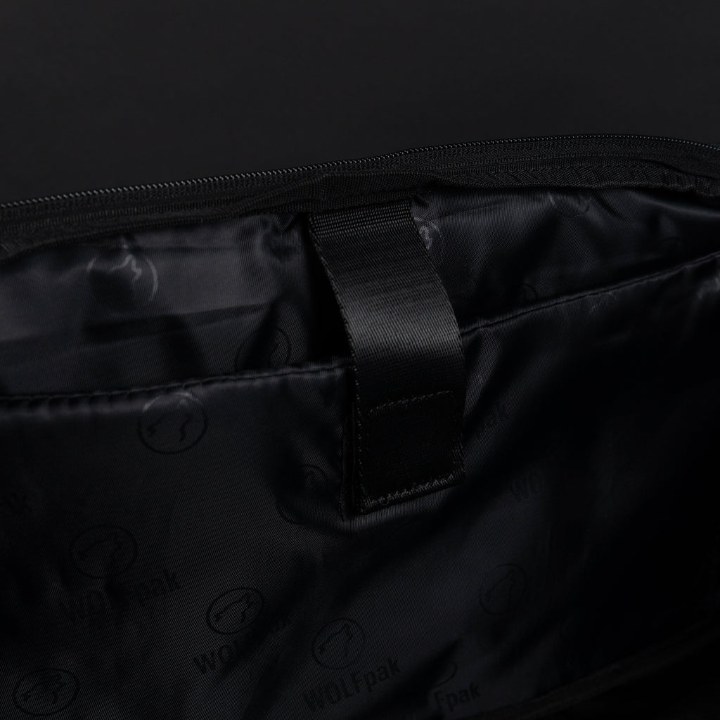30L Perfect Duffle Bag Black Hearts