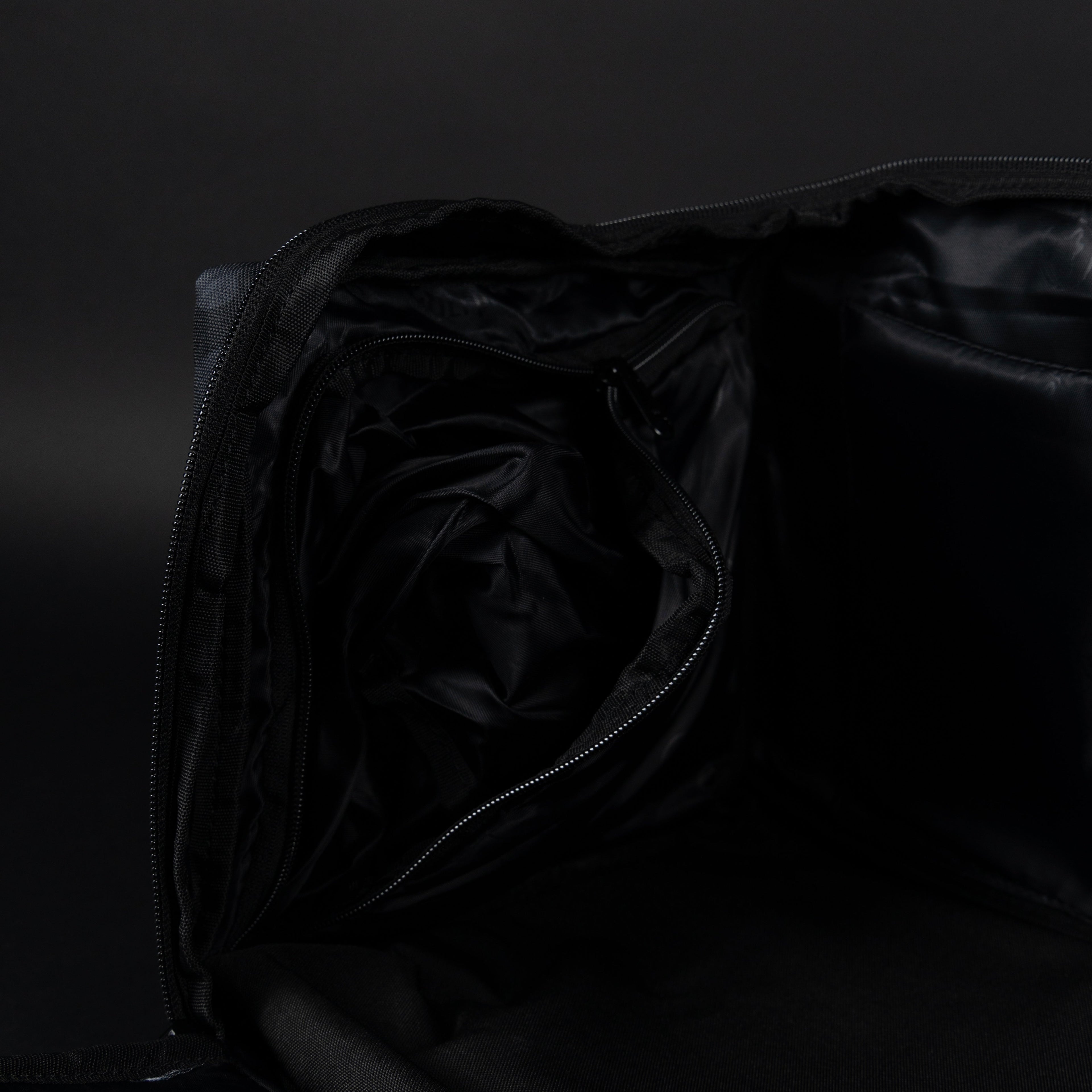 30L Perfect Duffle Bag Black Hearts