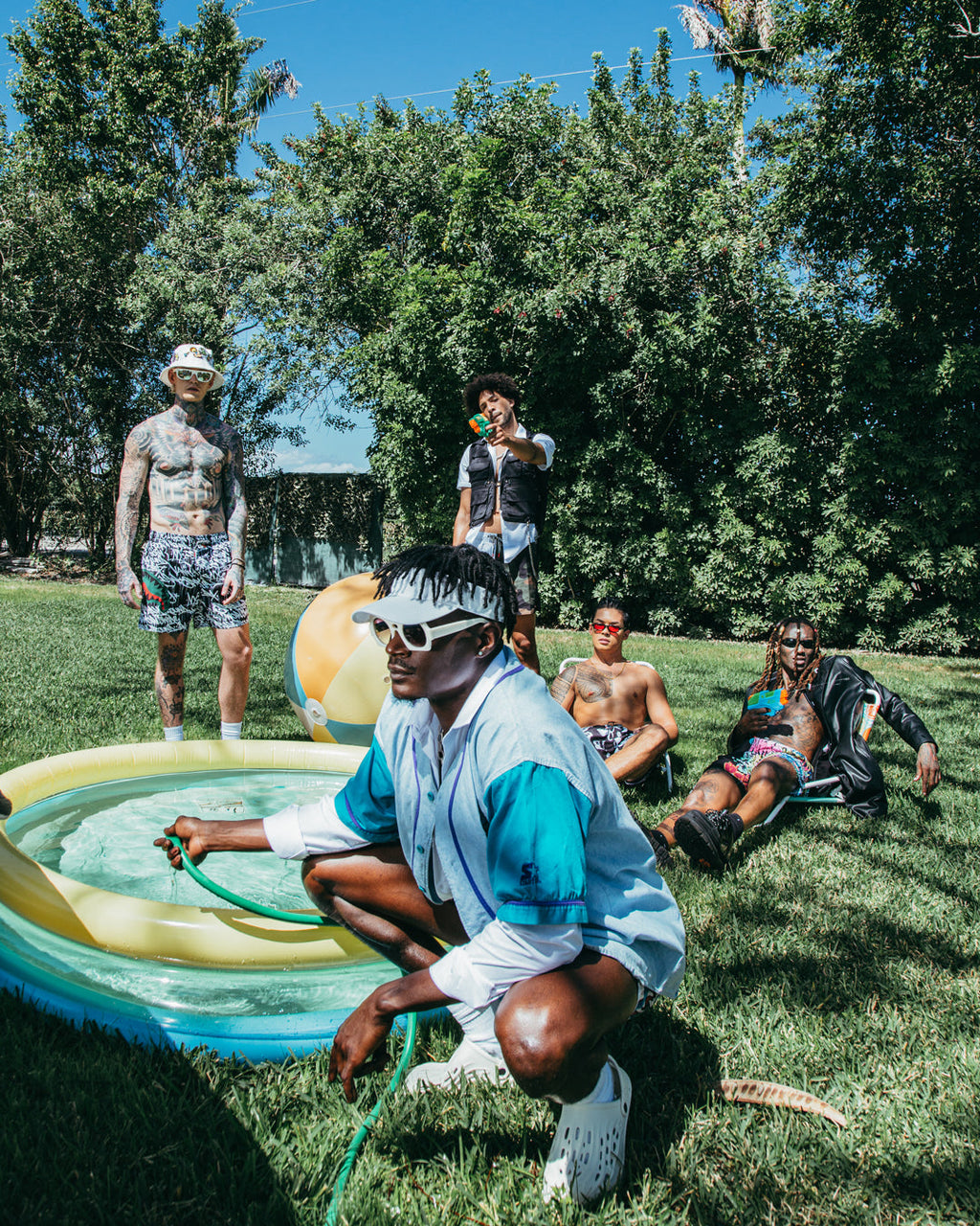 SCRIBBLE SHARK SHOTO SWIM TRUNKS