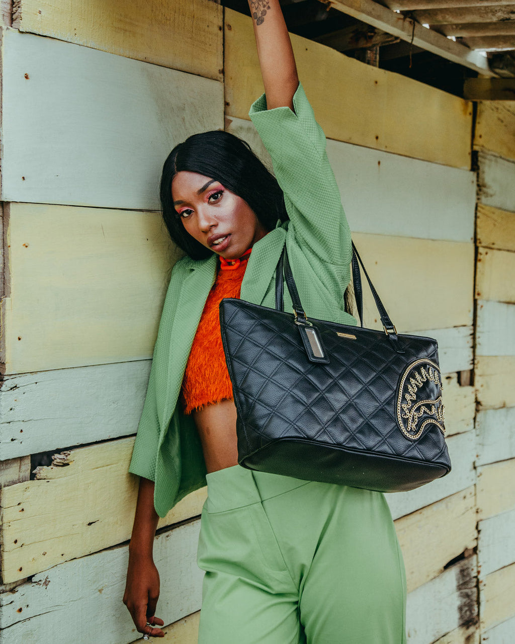 NOIR QUILT GOLD CHAIN SHARK TOTE