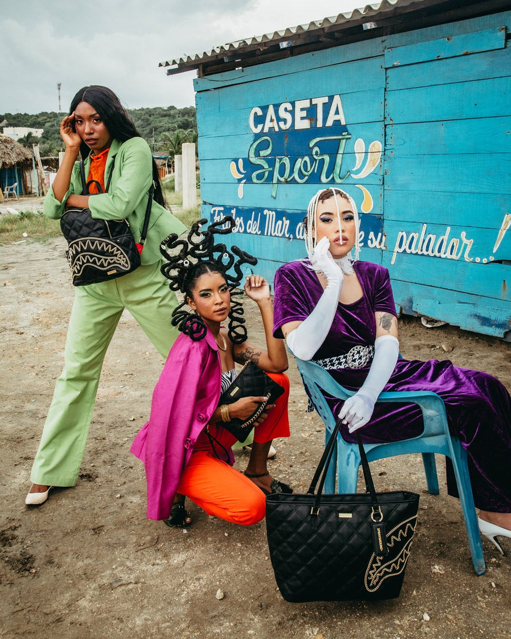 NOIR QUILT GOLD CHAIN SHARK TOTE