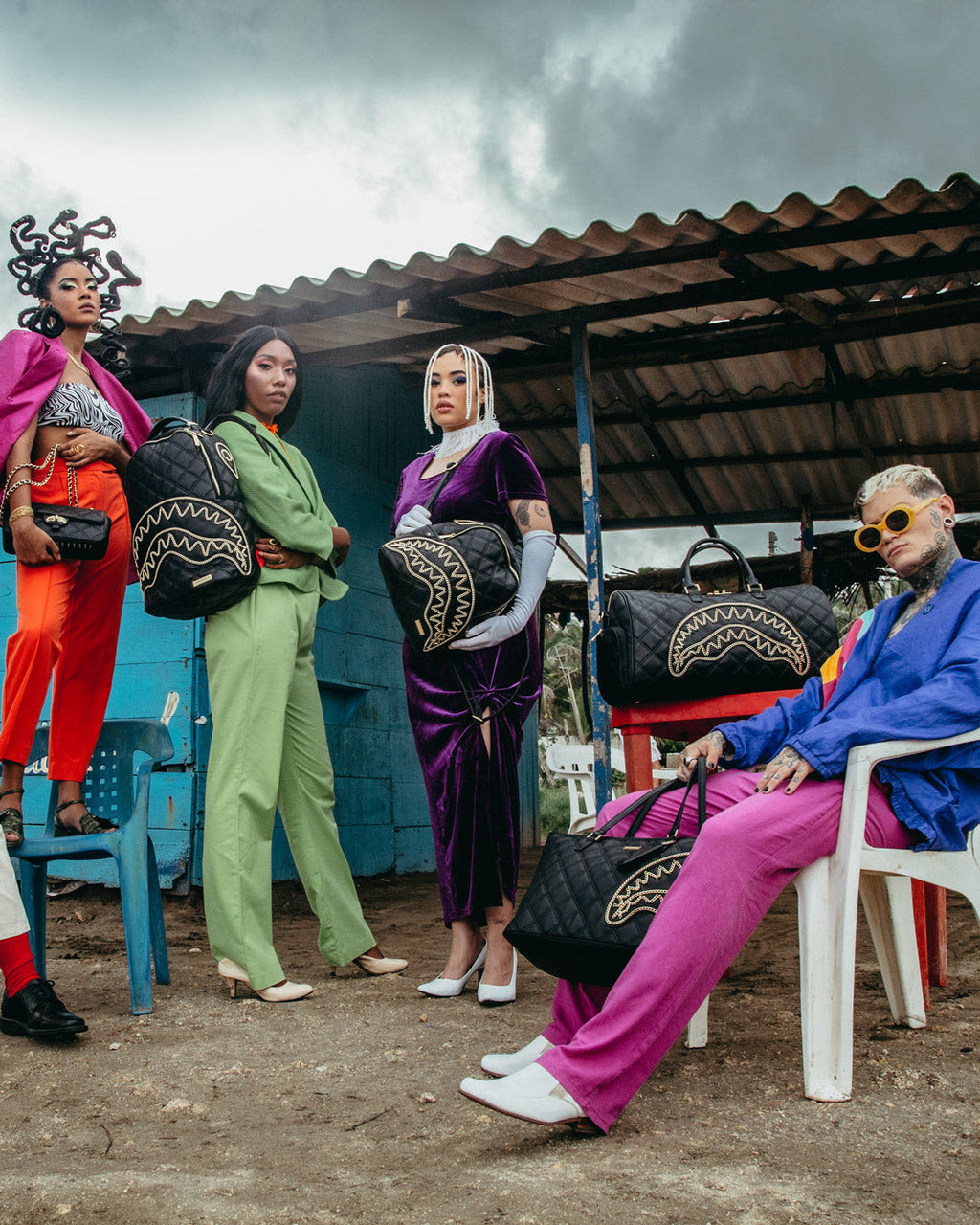 NOIR QUILT GOLD CHAIN SHARK TOTE