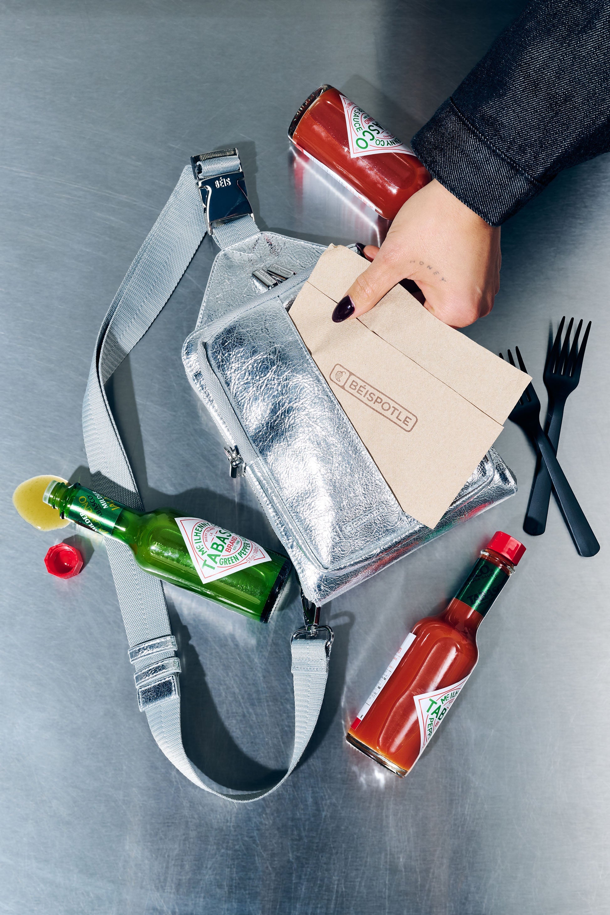 BÉIS x Chipotle The Napkin Sling in Foil