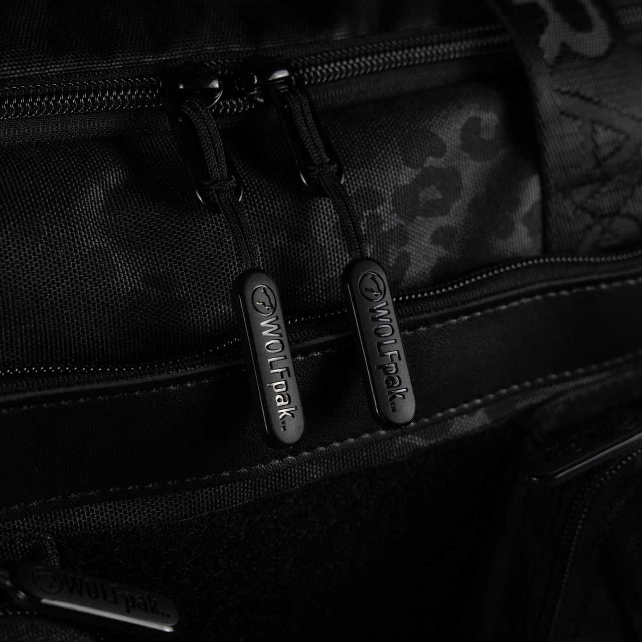 30L Perfect Duffle Bag Black Leopard