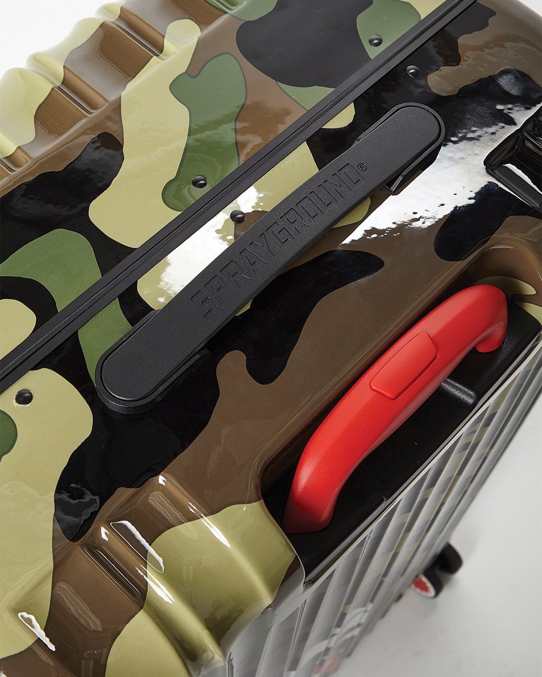 SHARKNAUTICS (CAMO) 29.5” FULL-SIZE LUGGAGE