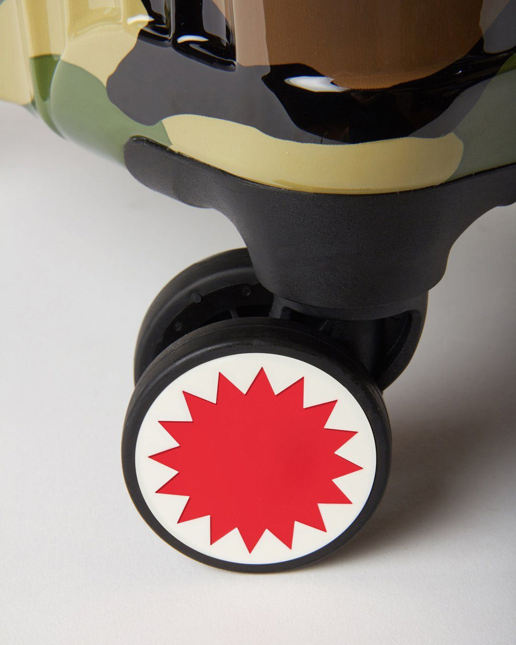 SHARKNAUTICS (CAMO) 21.5” CARRY-ON LUGGAGE